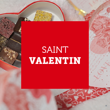 fond coloré pour le produit avec inscription Saint-Valentin